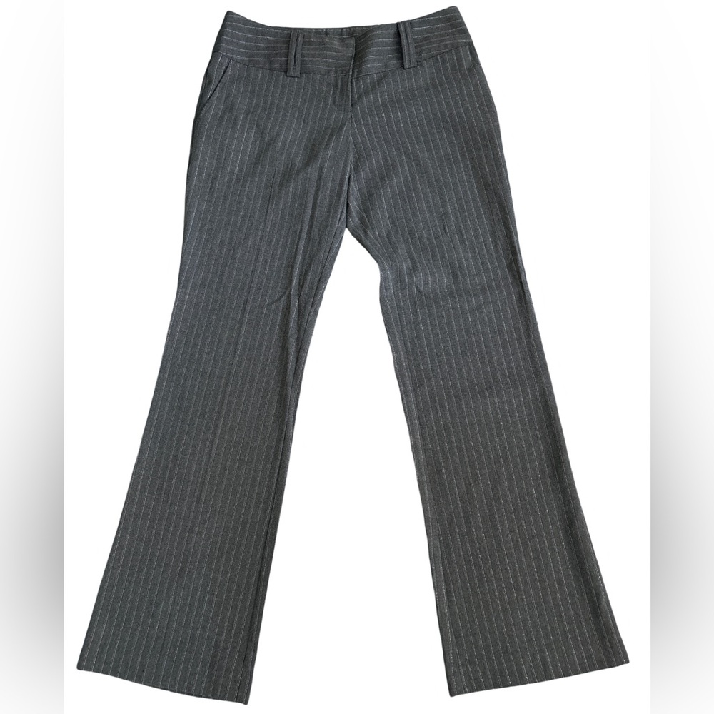 No Boundaries Women’s  Pinstripe casual business pants. Size 5 gray